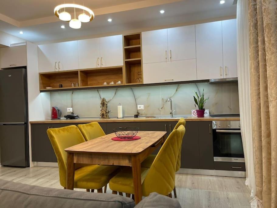 Melody Apartment In Korce Exterior photo