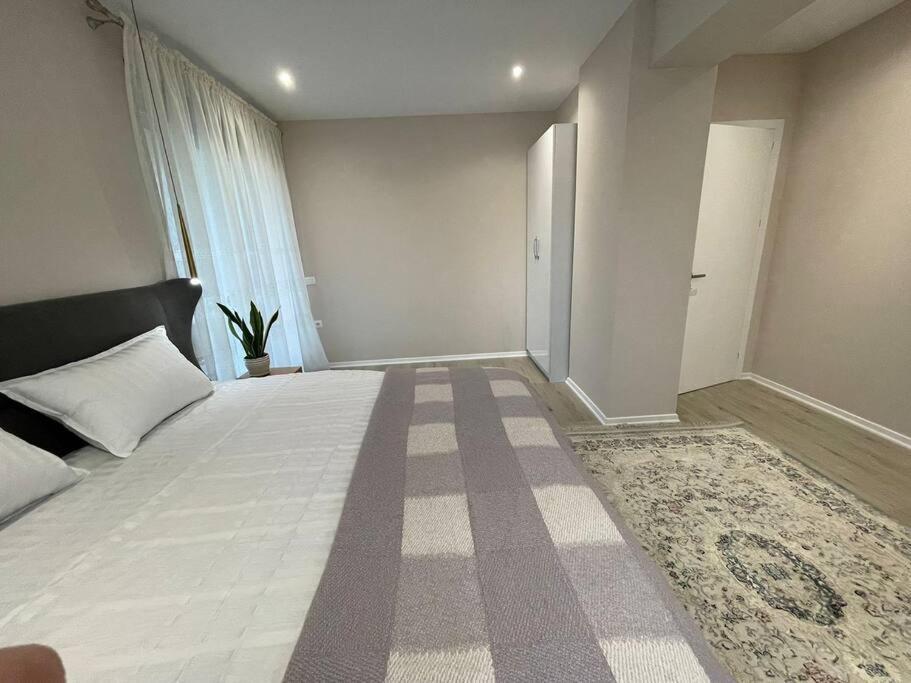 Melody Apartment In Korce Exterior photo